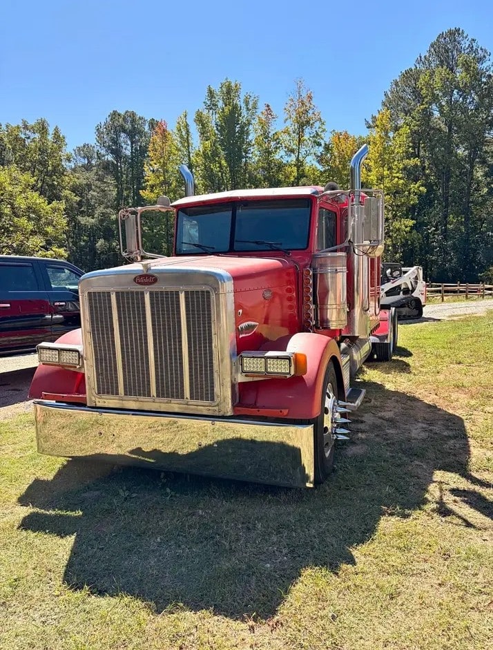 2005 Peterbilt 379 Sleeper Cab