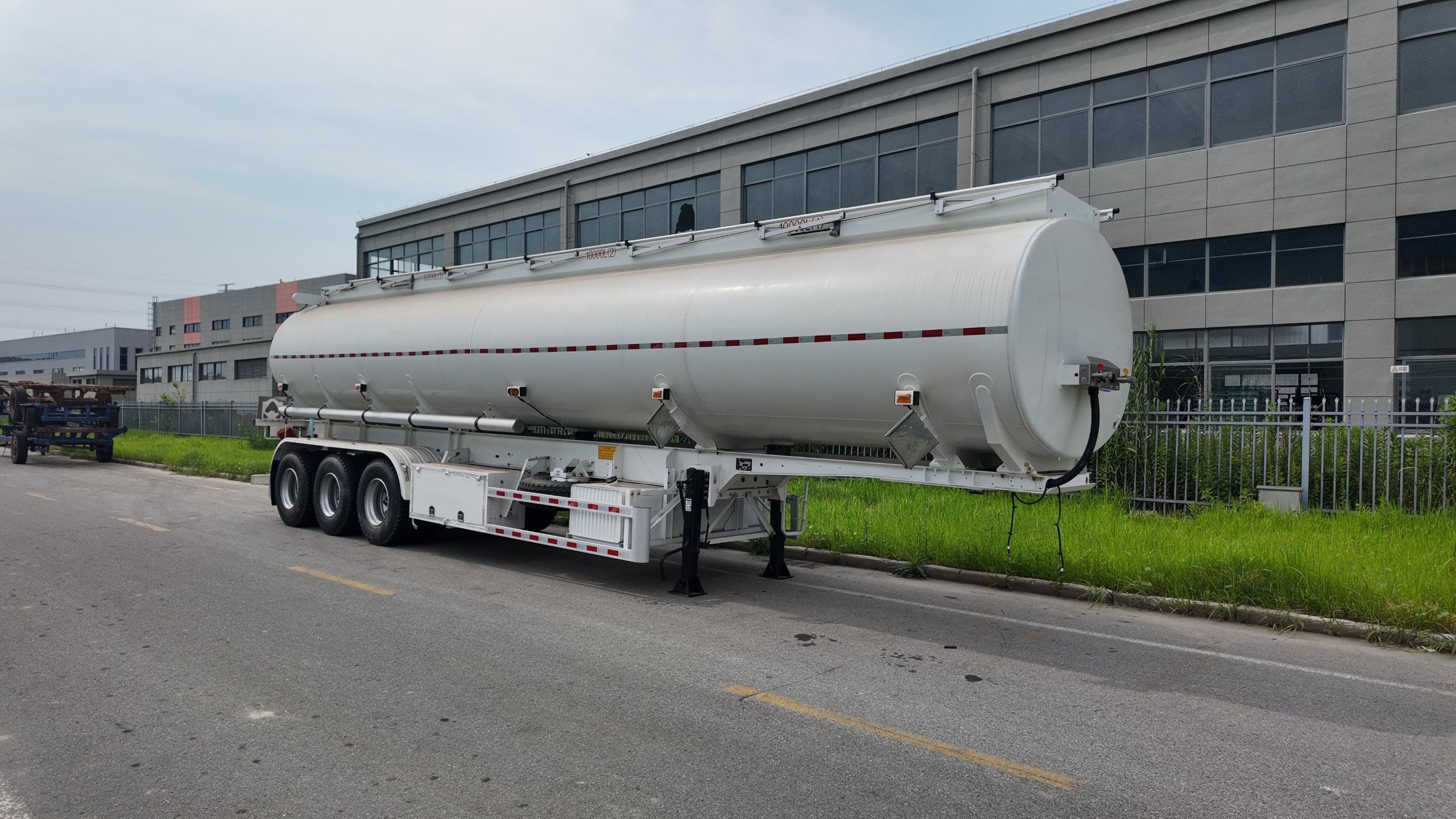 CIMC 3 Axle 30000L Asphalt Tank Semi Trailer
